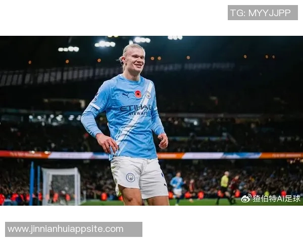 哈兰德错失绝佳机会左脚推射被大马丁轻松扑住