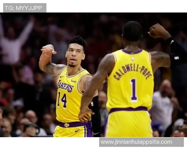 C约翰逊四季场均命中两记三分且命中率超四成独占联盟之巅